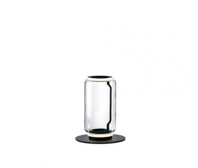 Noctambule Stehleuchte von Flos: Moderne Glas Stehlampe mit schwarzem Sockel und LED-Beleuchtung.